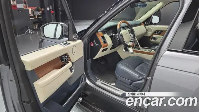 Land Rover Range Rover 2021 — ფოტო 14/20