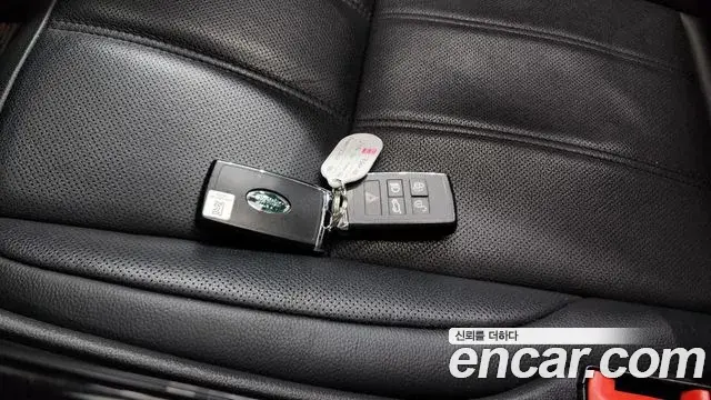 Land Rover Range Rover Evoque 2022 — Photo 19/20