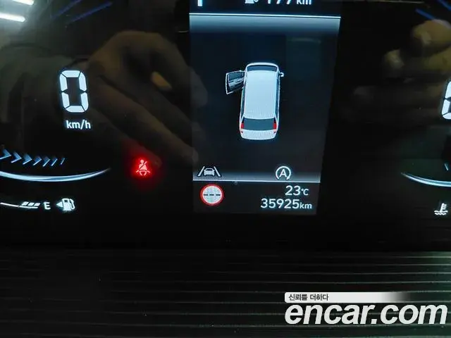 Hyundai Staria 2025 — Фото 9/19