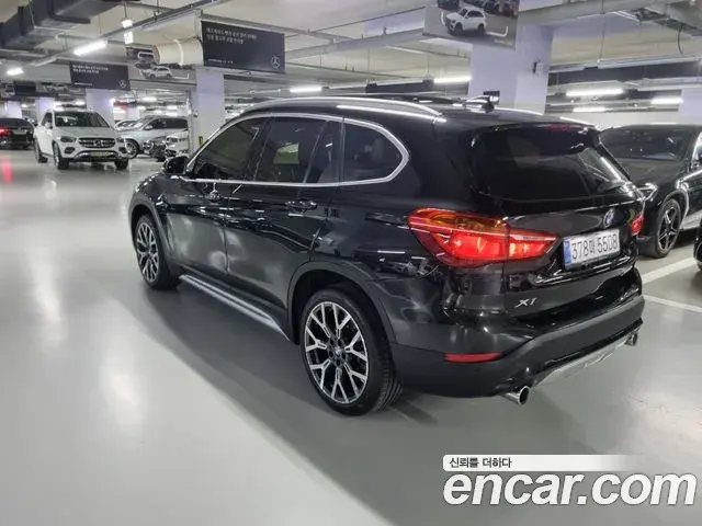 BMW X1 2022 — ფოტო 8/19