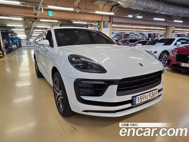 Porsche Macan 2022 — ფოტო 8/20
