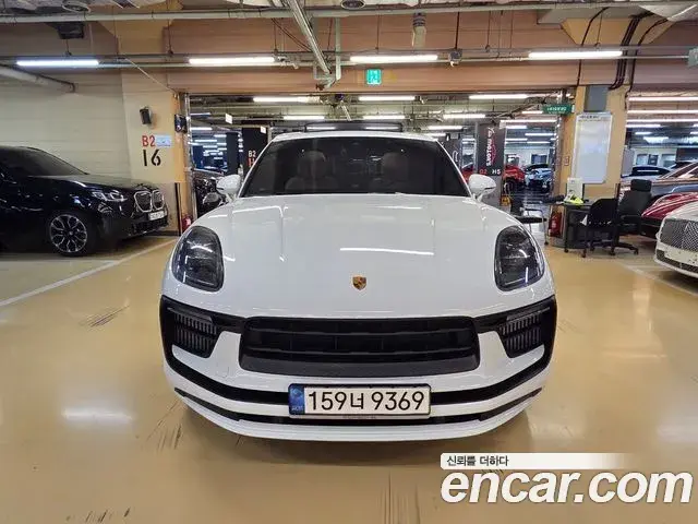 Porsche Macan 2022 — ფოტო 19/20