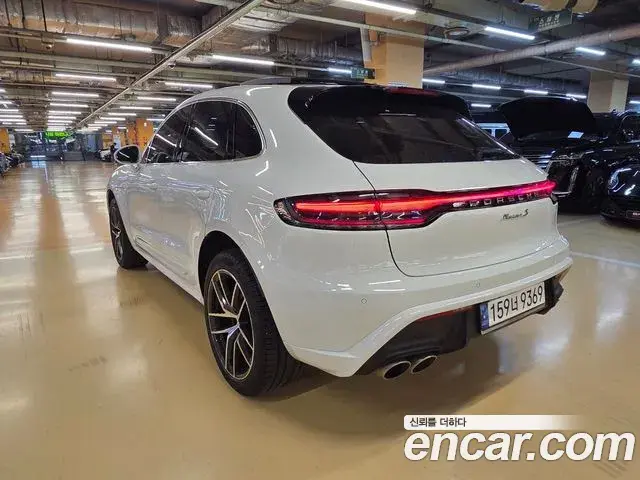 Porsche Macan 2022 — ფოტო 15/20