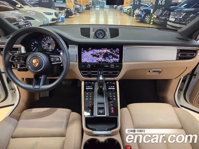 Porsche Macan 2022 — ფოტო 10/20