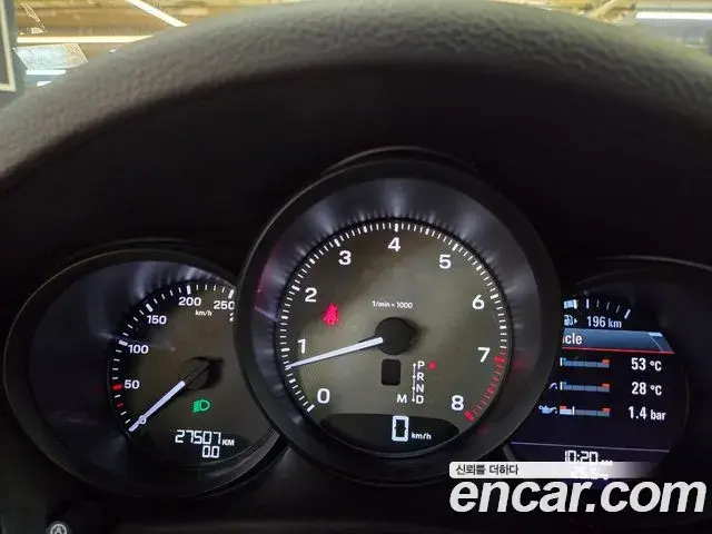 Porsche Macan 2022 — ფოტო 20/20