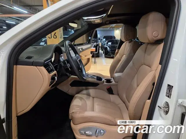 Porsche Macan 2022 — ფოტო 12/20