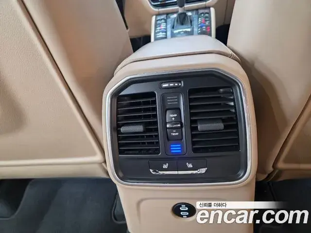 Porsche Macan 2022 — ფოტო 3/20