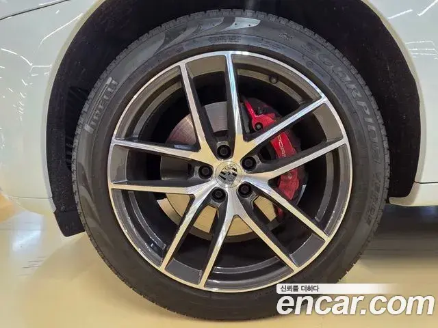 Porsche Macan 2022 — ფოტო 6/20
