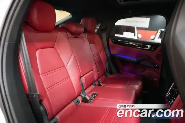 Porsche Cayenne 2020 — ფოტო 13/18