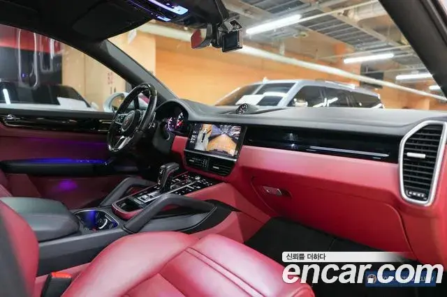 Porsche Cayenne 2020 — ფოტო 14/18