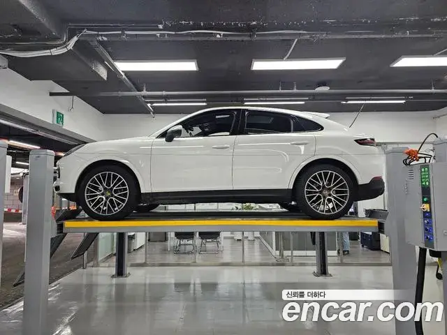 Porsche Cayenne 2020 — ფოტო 17/18