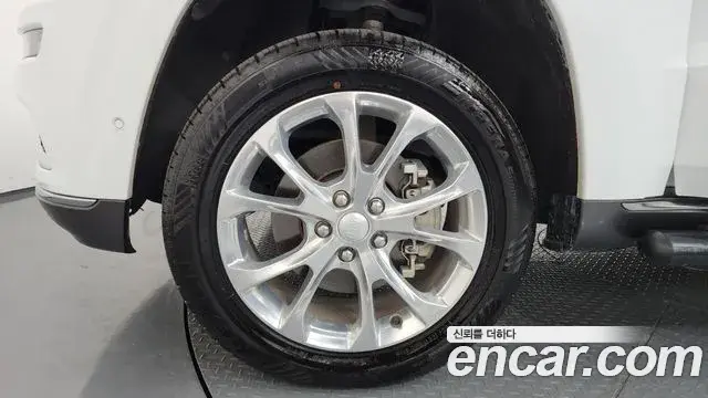 Jeep Grand Cherokee 2021 — Photo 9/20