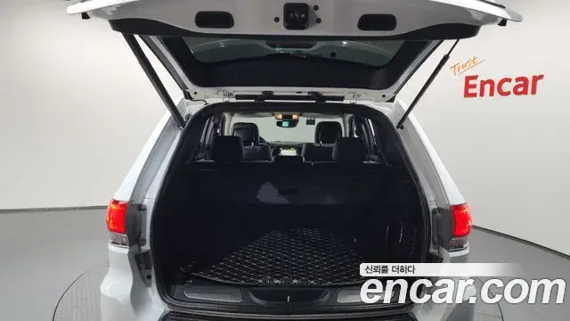 Jeep Grand Cherokee 2021 — Photo 8/20