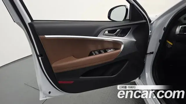 Genesis G70 2019 — ფოტო 18/36