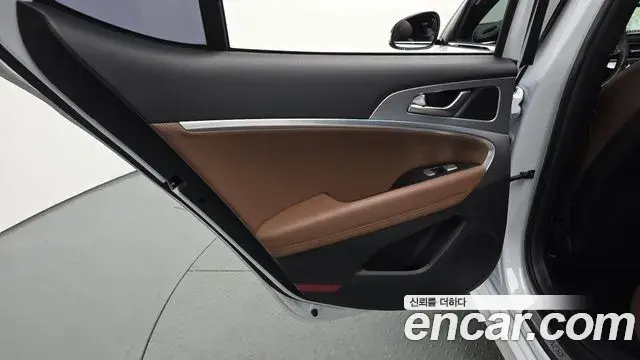 Genesis G70 2019 — ფოტო 15/36