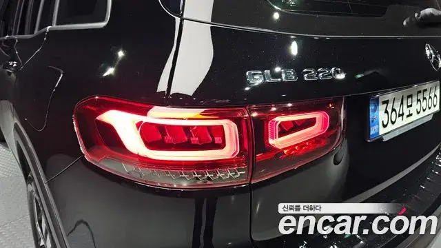 Mercedes-Benz GLB-Class 2021 — Şəkil 35/36