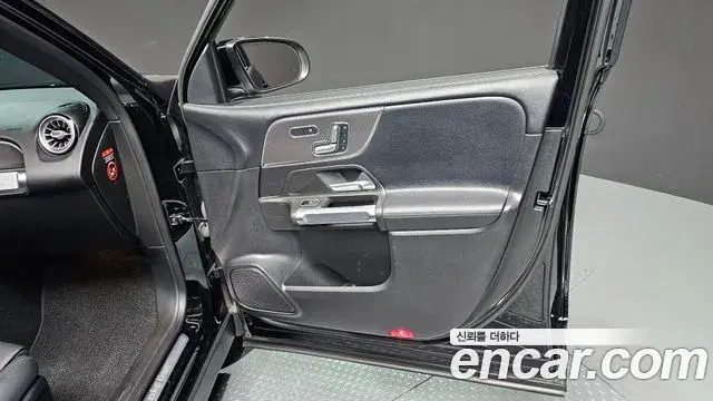 Mercedes-Benz GLB-Class 2021 — Şəkil 5/36