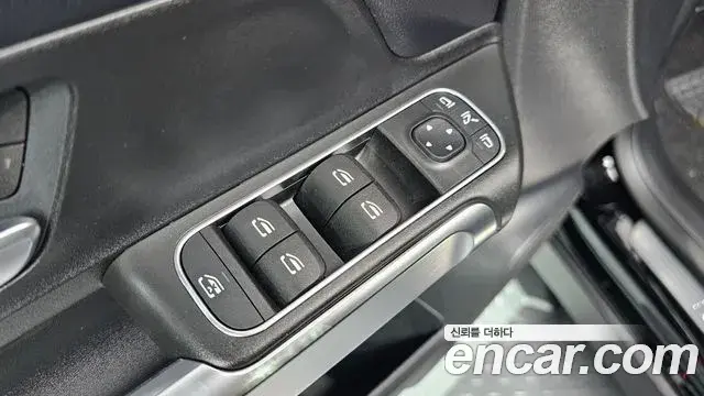 Mercedes-Benz GLB-Class 2021 — Şəkil 31/36