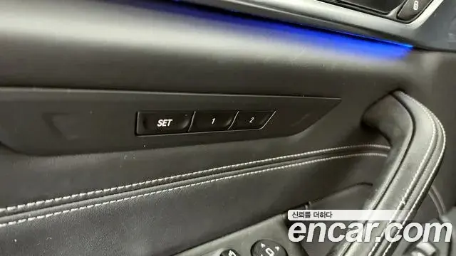 BMW 5 Series 2018 — Şəkil 18/34