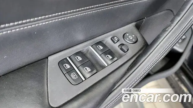 BMW 5 Series 2018 — Şəkil 24/34