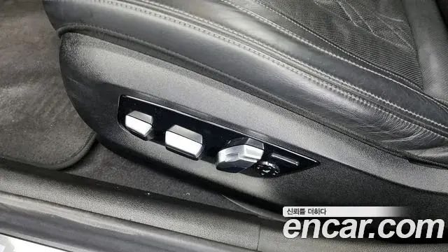 BMW 5 Series 2018 — Şəkil 21/34