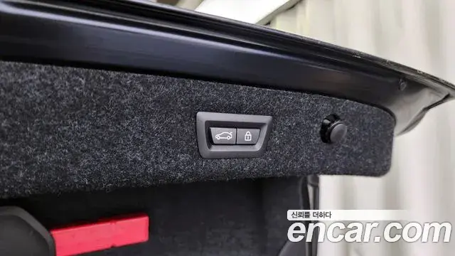 BMW 5 Series 2018 — Şəkil 32/34