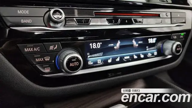 BMW 5 Series 2018 — Şəkil 6/34