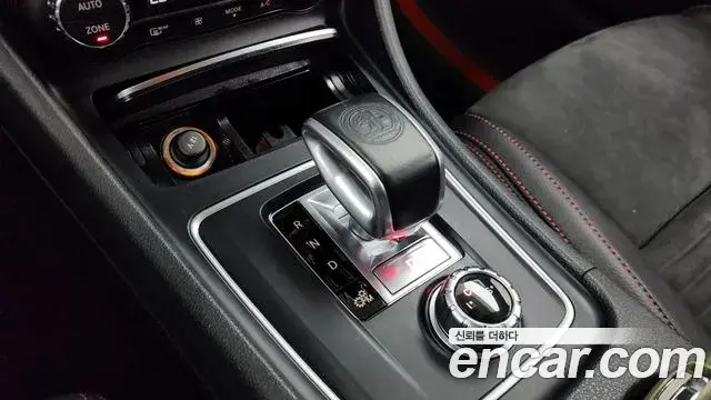 Mercedes-Benz GLA-Class 2019 — Фото 8/20