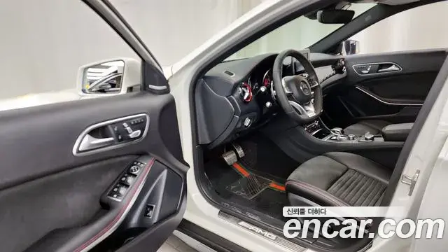 Mercedes-Benz GLA-Class 2019 — Фото 9/20