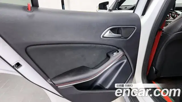 Mercedes-Benz GLA-Class 2019 — ფოტო 14/29