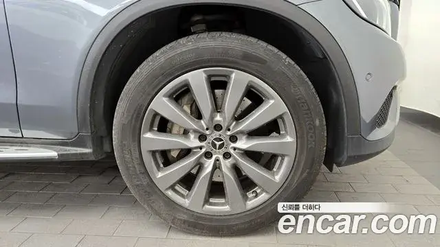 Mercedes-Benz GLC-Class 2018 — Photo 17/32