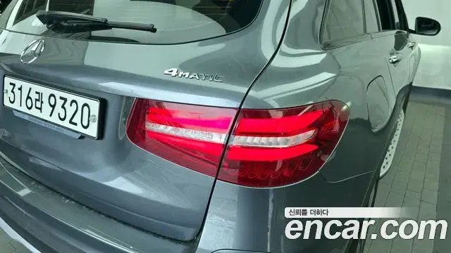 Mercedes-Benz GLC-Class 2018 — Photo 28/32