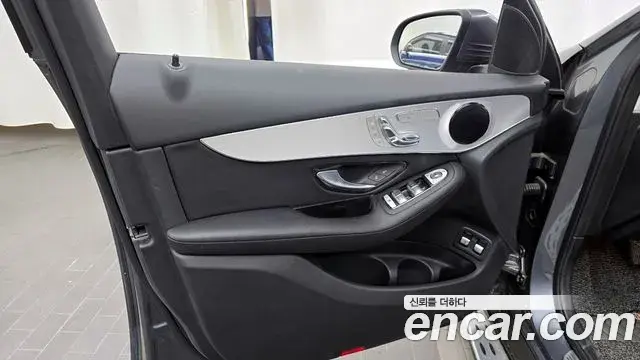 Mercedes-Benz GLC-Class 2018 — Photo 3/32