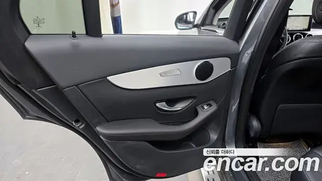 Mercedes-Benz GLC-Class 2018 — Photo 10/32