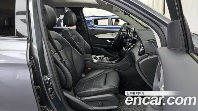 Mercedes-Benz GLC-Class 2018 — Photo 15/32