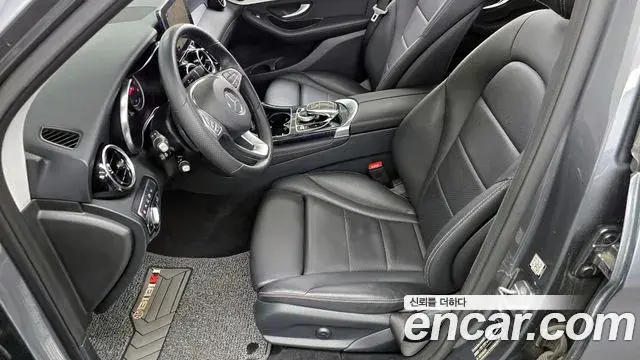Mercedes-Benz GLC-Class 2018 — Photo 32/32