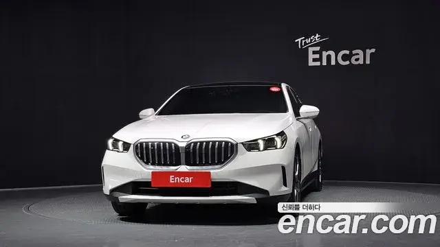 BMW 5 Series 2024 — ფოტო 16/33