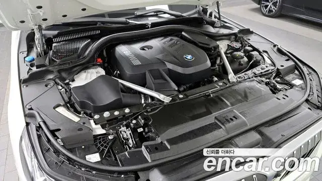 BMW 5 Series 2024 — ფოტო 8/33