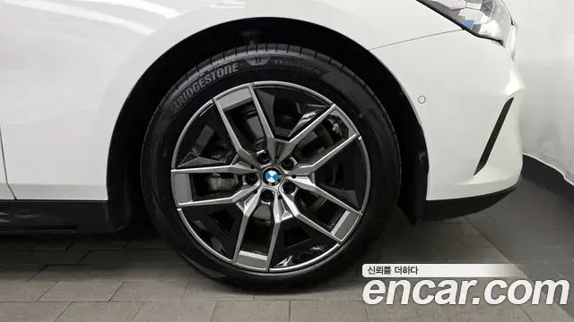 BMW 5 Series 2024 — ფოტო 33/33