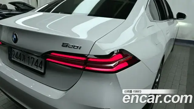 BMW 5 Series 2024 — ფოტო 24/33