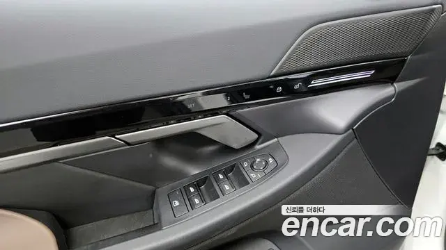 BMW 5 Series 2024 — ფოტო 28/33