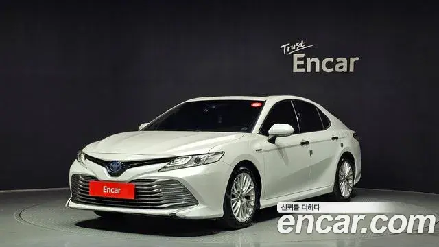 Toyota Camry 2019 — Photo 4/28