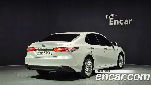 Toyota Camry 2019 — Photo 13/28