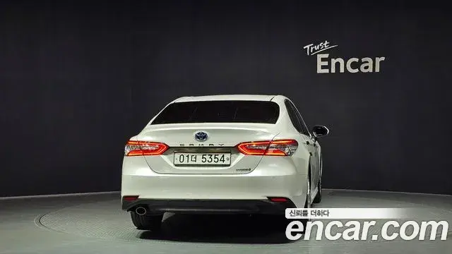 Toyota Camry 2019 — Photo 19/28