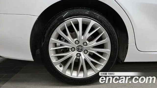Toyota Camry 2019 — Photo 21/28