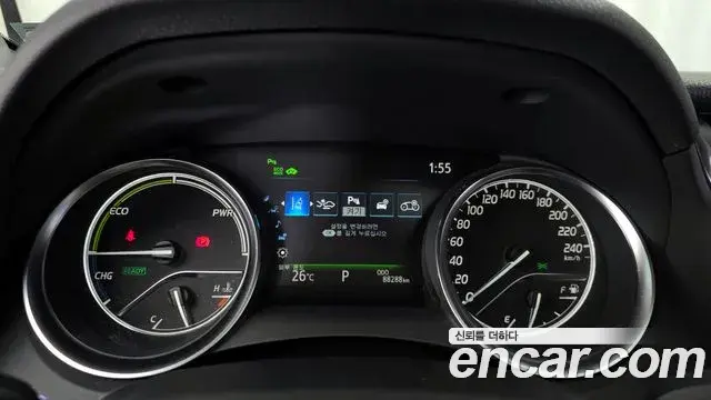 Toyota Camry 2019 — Photo 8/28