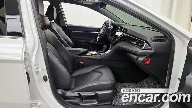 Toyota Camry 2019 — Photo 24/28