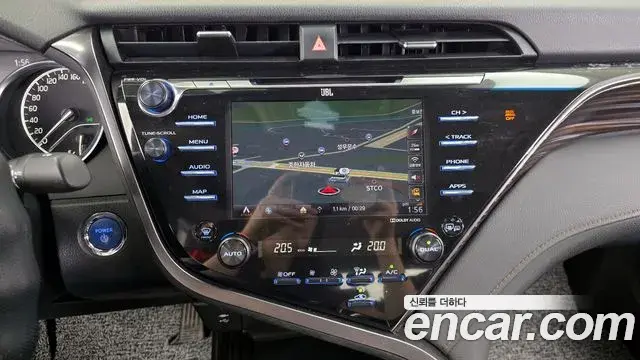 Toyota Camry 2019 — Photo 9/28