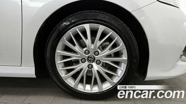 Toyota Camry 2019 — Photo 23/28