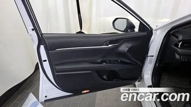 Toyota Camry 2019 — Photo 2/28